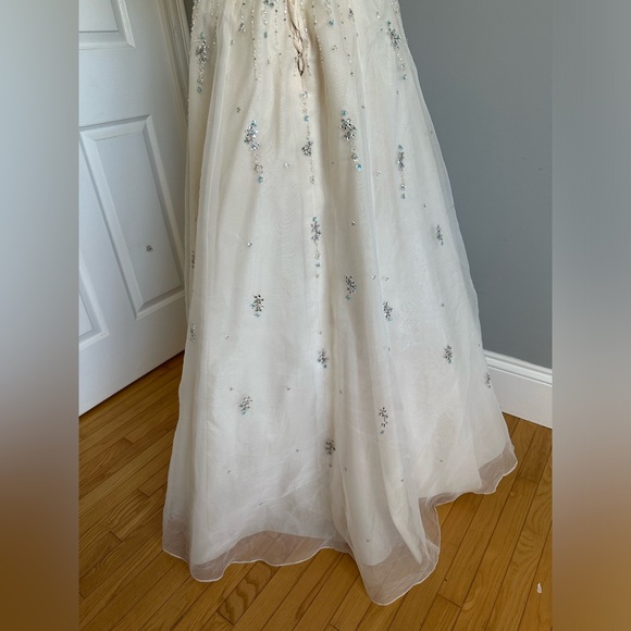 Cream Aline prom or wedding dress - Picture 10 of 16